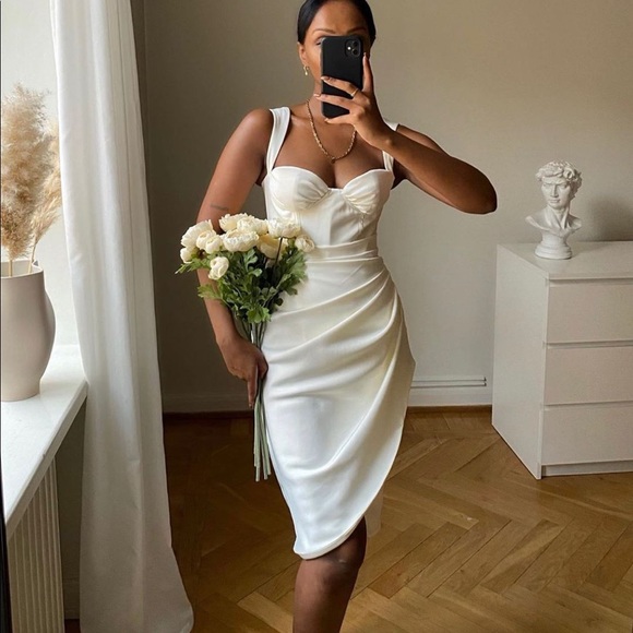 HOUSE OF CB OMARIA DRESS - Picture 2 of 8